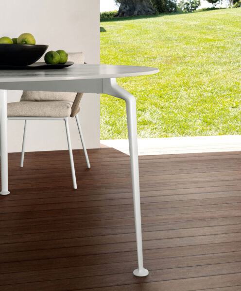 Cruise//alu D150 round Dining table 1