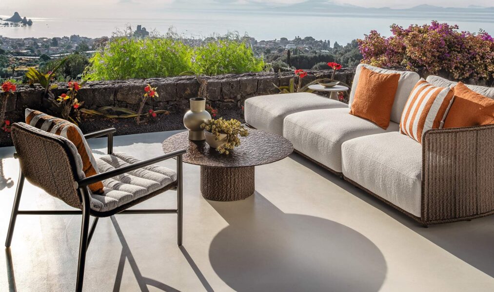 Bond Lounge armchair 1