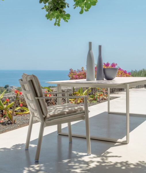 Finn Extending dining table 205/270 2